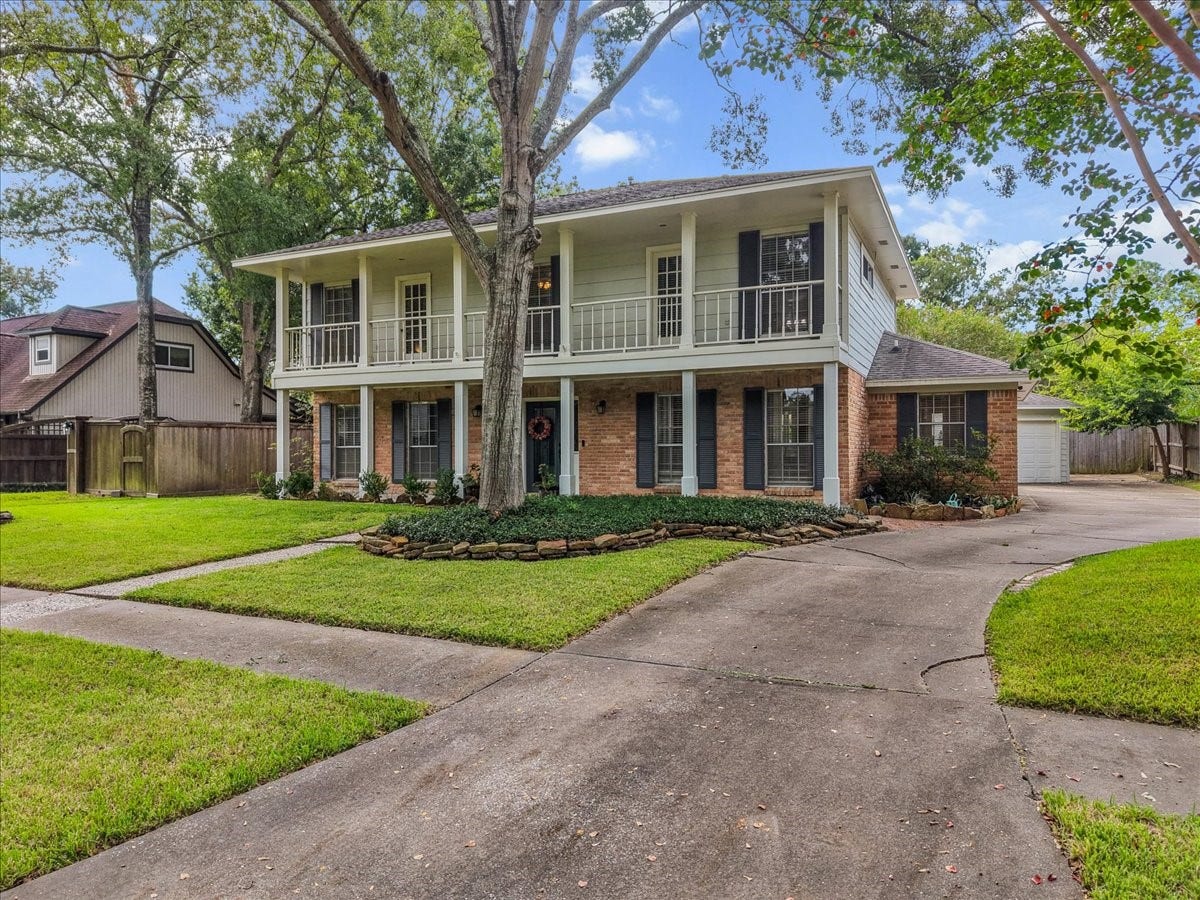 15710 Crestbrook Drive, Houston, TX 77059 15710 Crestbrook Drive, Houston, TX 77059