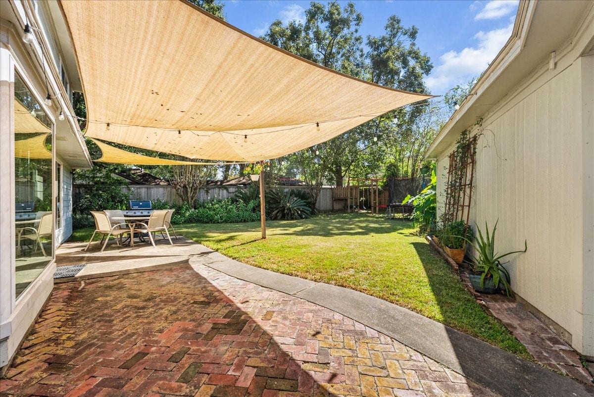 15710 Crestbrook Drive, Houston, TX 77059 15710 Crestbrook Drive, Houston, TX 77059