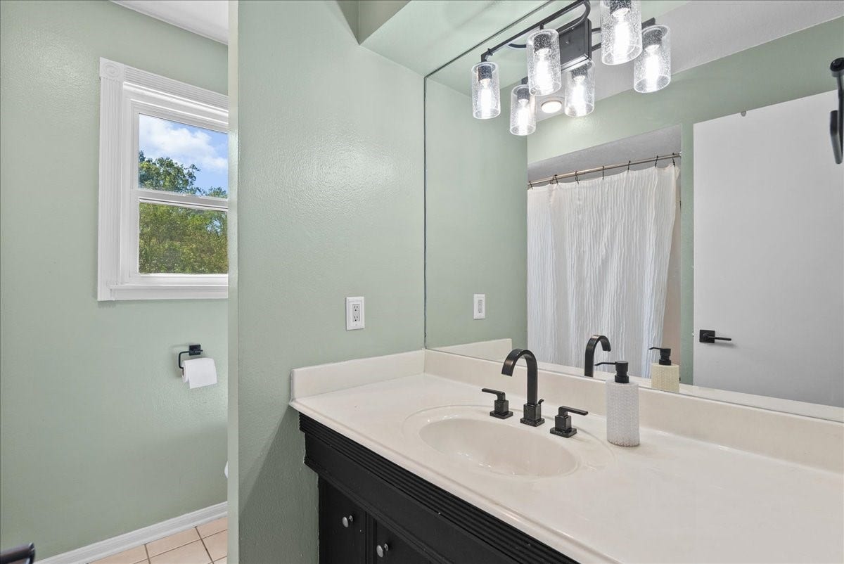15710 Crestbrook Drive, Houston, TX 77059 15710 Crestbrook Drive, Houston, TX 77059