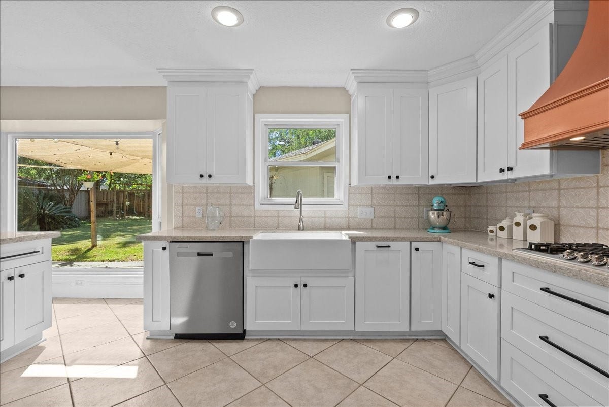 15710 Crestbrook Drive, Houston, TX 77059 15710 Crestbrook Drive, Houston, TX 77059