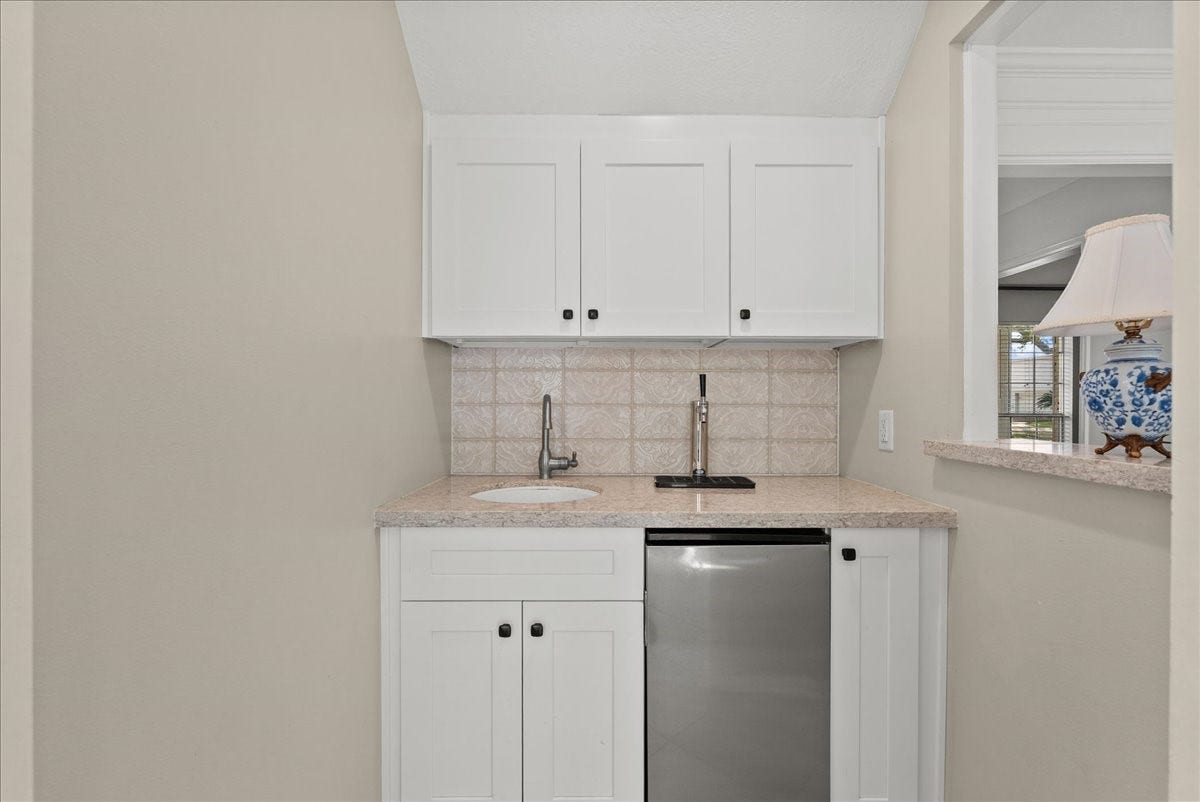 15710 Crestbrook Drive, Houston, TX 77059 15710 Crestbrook Drive, Houston, TX 77059
