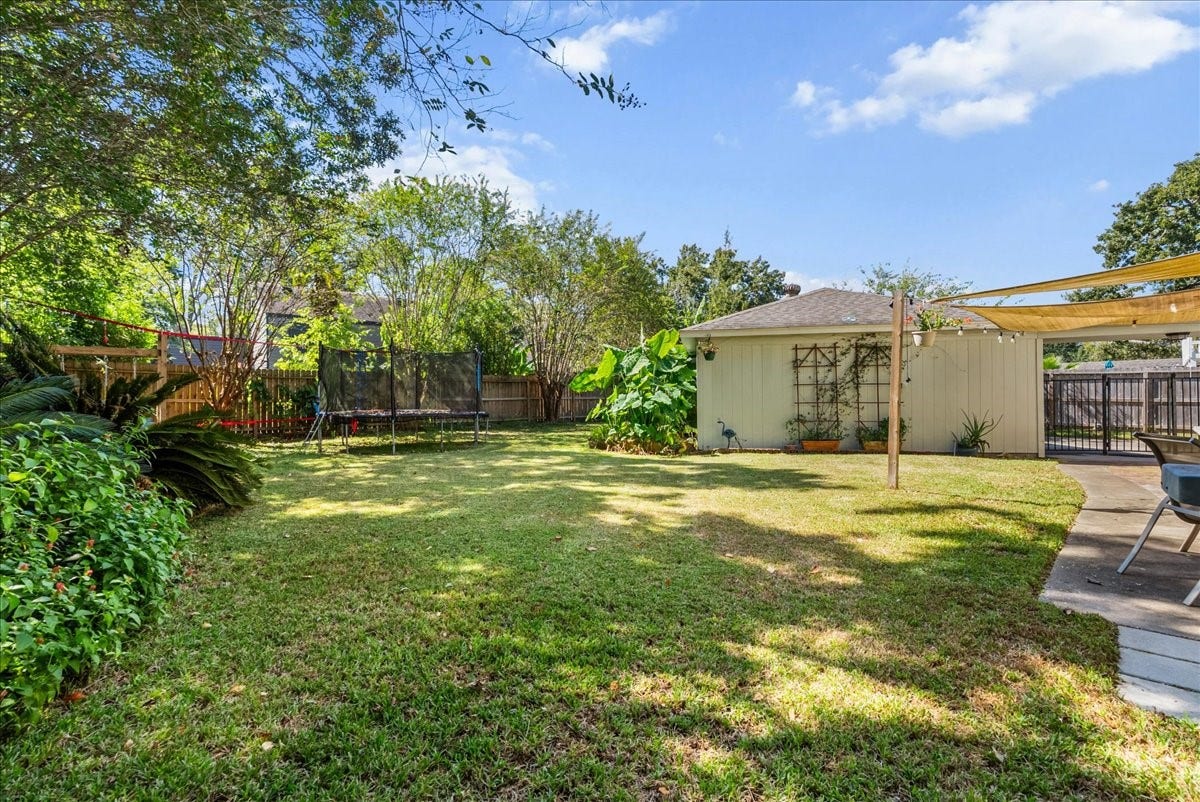 15710 Crestbrook Drive, Houston, TX 77059 15710 Crestbrook Drive, Houston, TX 77059