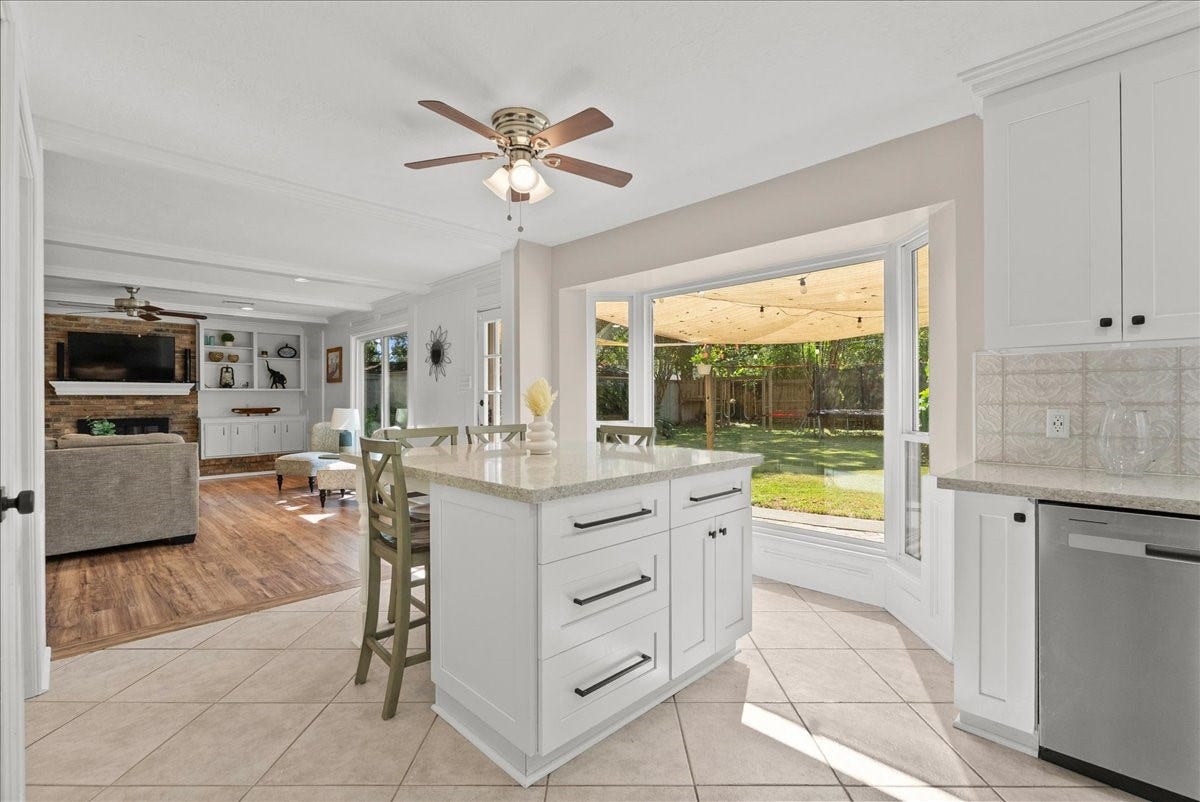 15710 Crestbrook Drive, Houston, TX 77059 15710 Crestbrook Drive, Houston, TX 77059