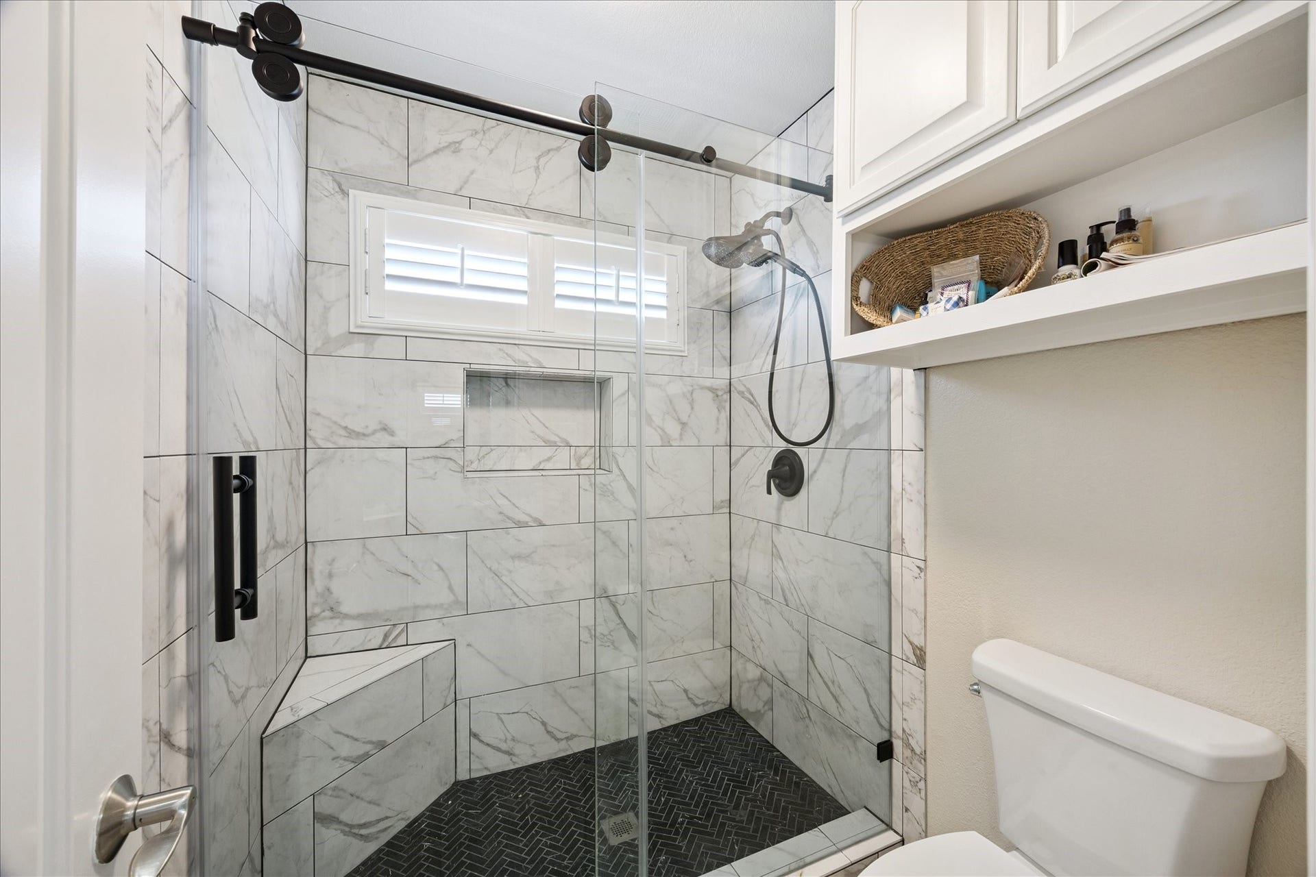 241 Tamana Drive, Tiki Island, TX 77554 jack and jill bath room