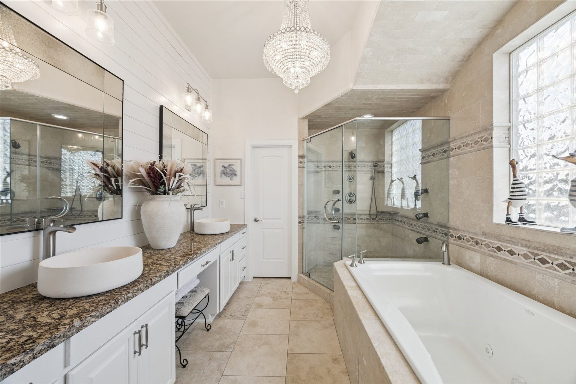 241 Tamana Drive, Tiki Island, TX 77554 primary bath with soaker