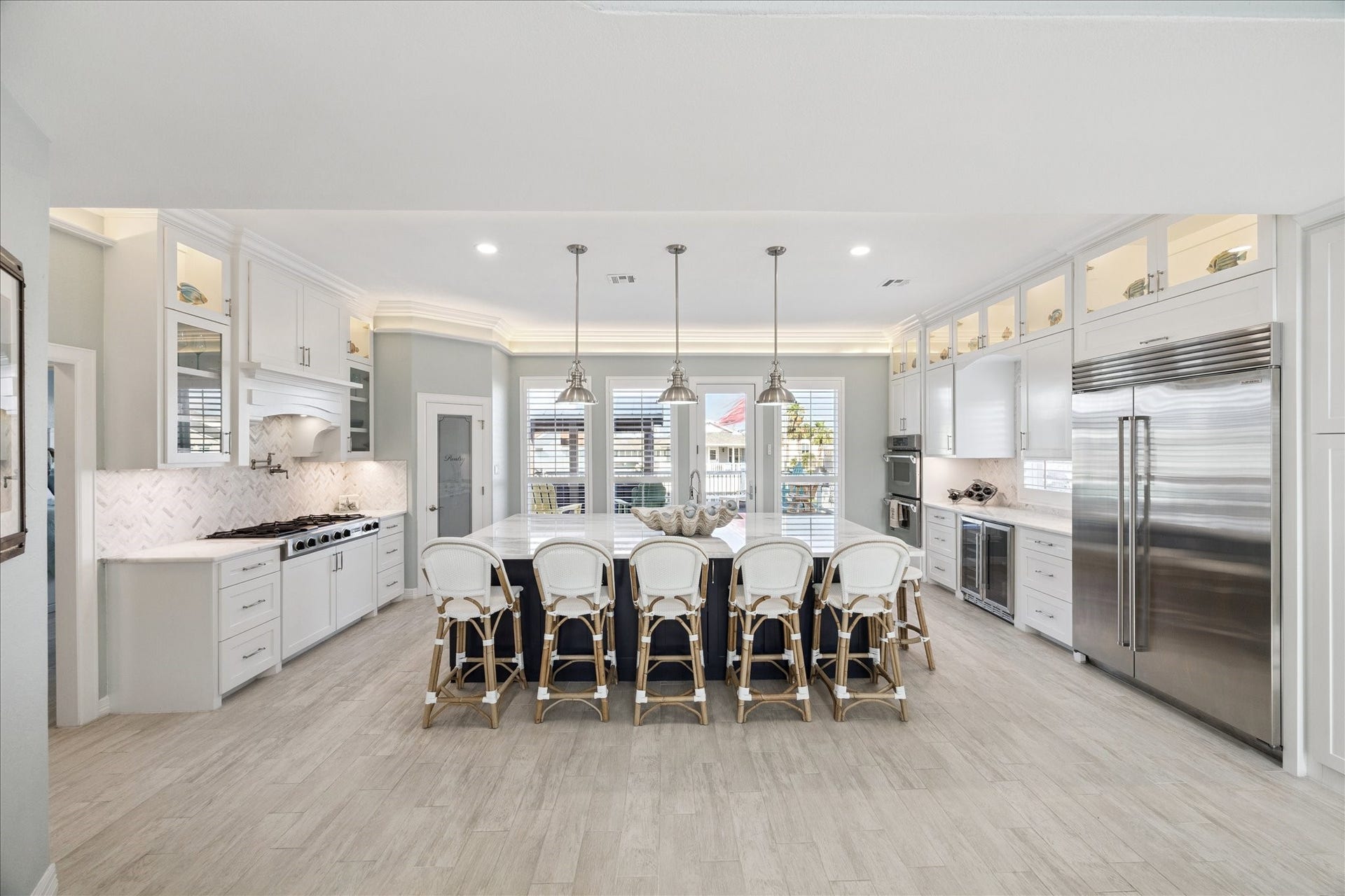 241 Tamana Drive, Tiki Island, TX 77554 over sized kitchen