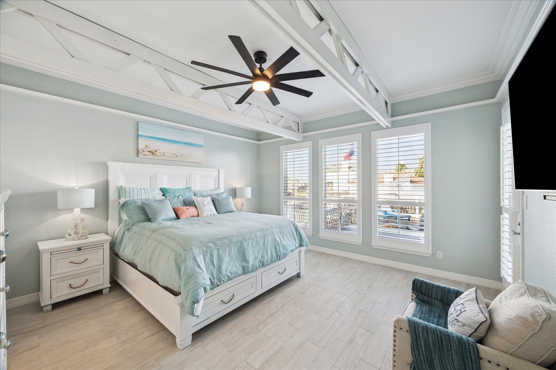 241 Tamana Drive, Tiki Island, TX 77554 primary on first floor off of kitchen