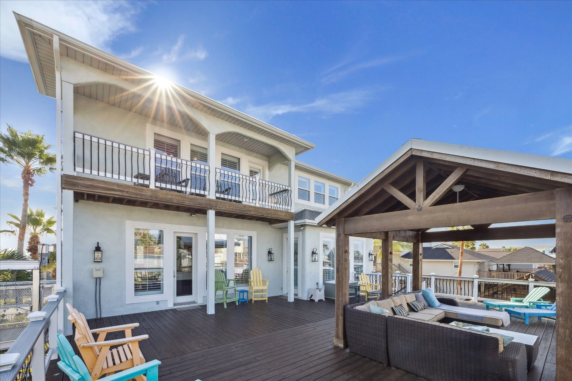 241 Tamana Drive, Tiki Island, TX 77554 multiple sitting areas for your enjoyment