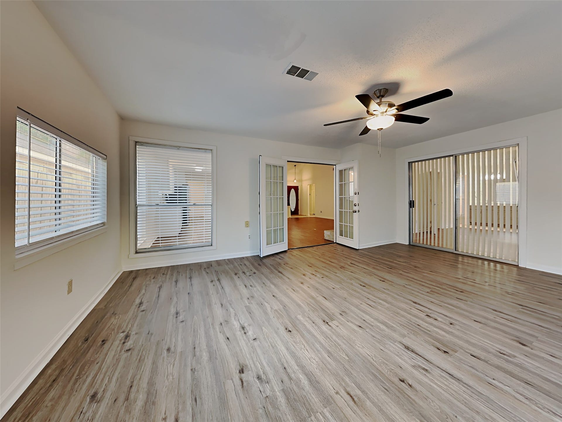 15839 Barbarossa Drive, Houston, TX 77083 15839 Barbarossa Drive, Houston, TX 77083