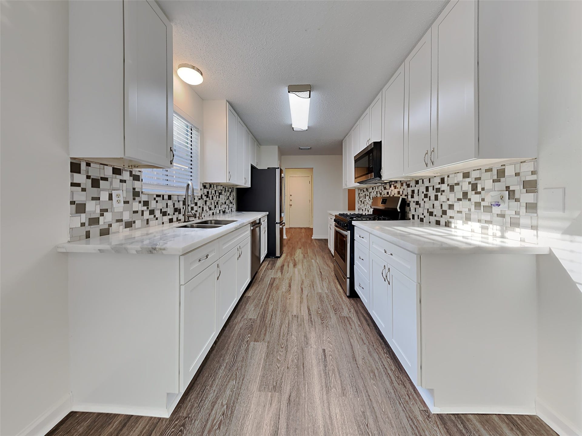 15839 Barbarossa Drive, Houston, TX 77083 15839 Barbarossa Drive, Houston, TX 77083