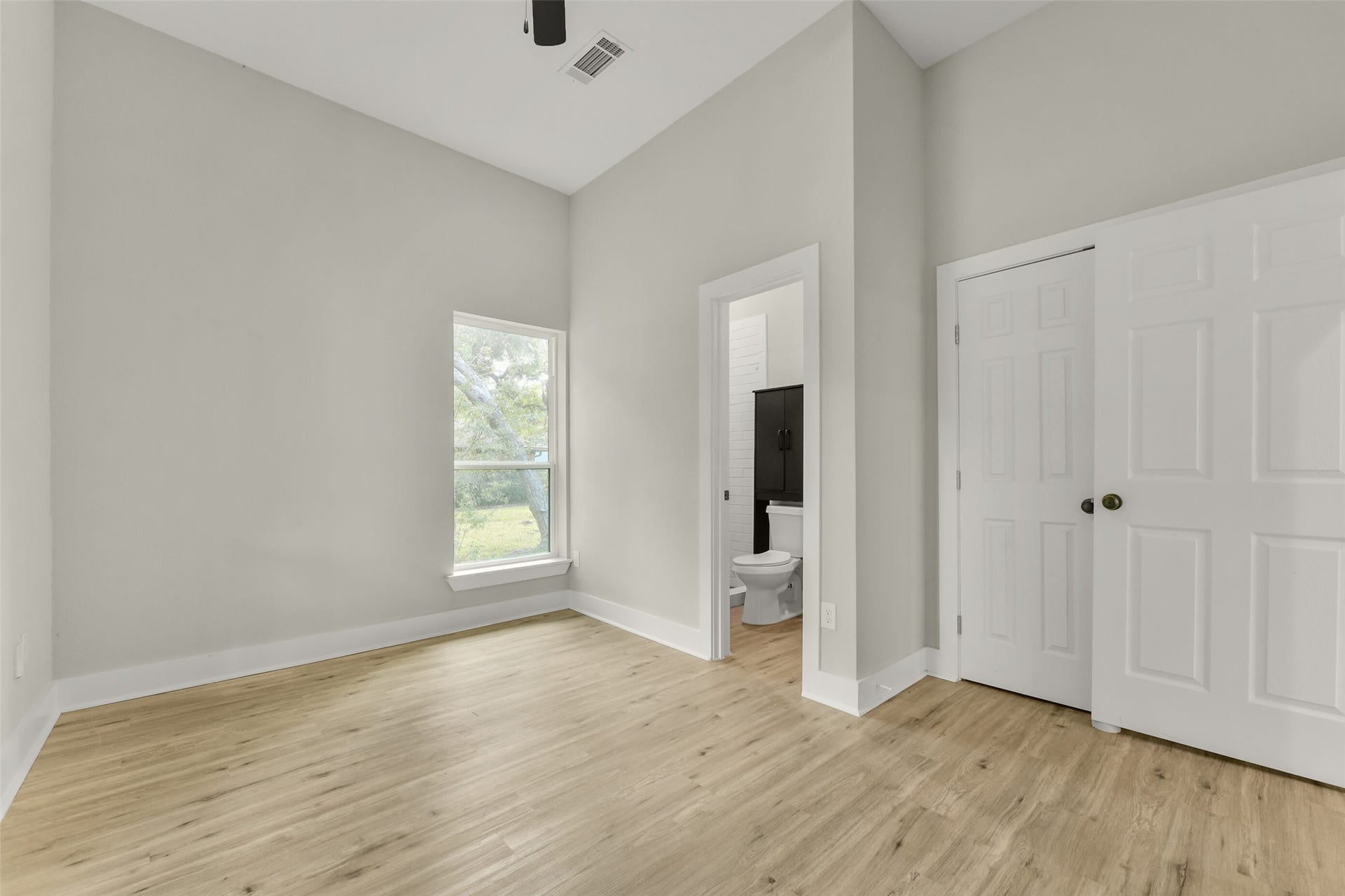 1621 W Sealy Street, Alvin, TX 77511