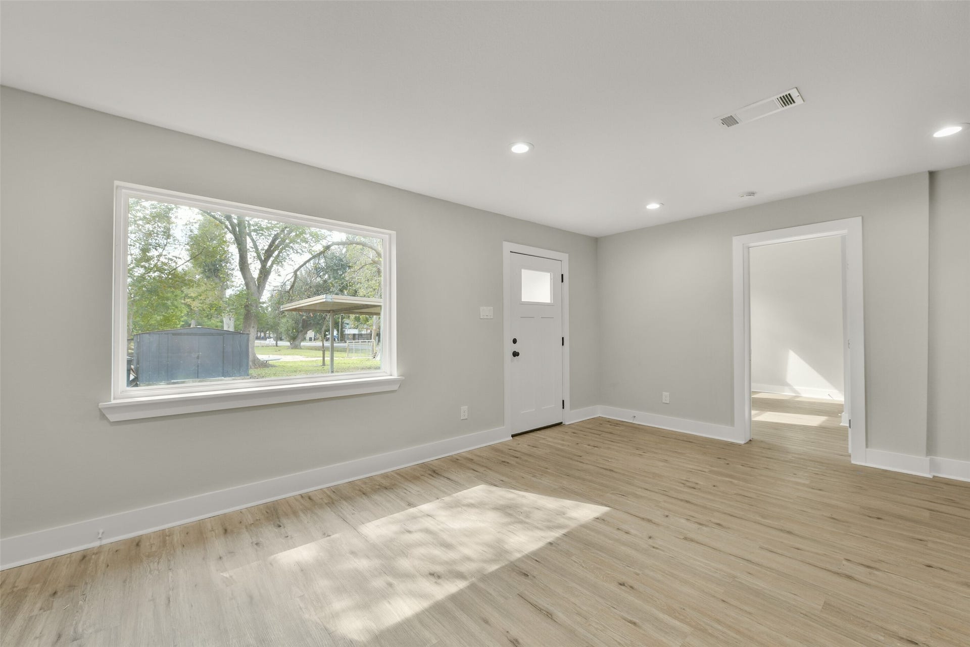 1621 W Sealy Street, Alvin, TX 77511