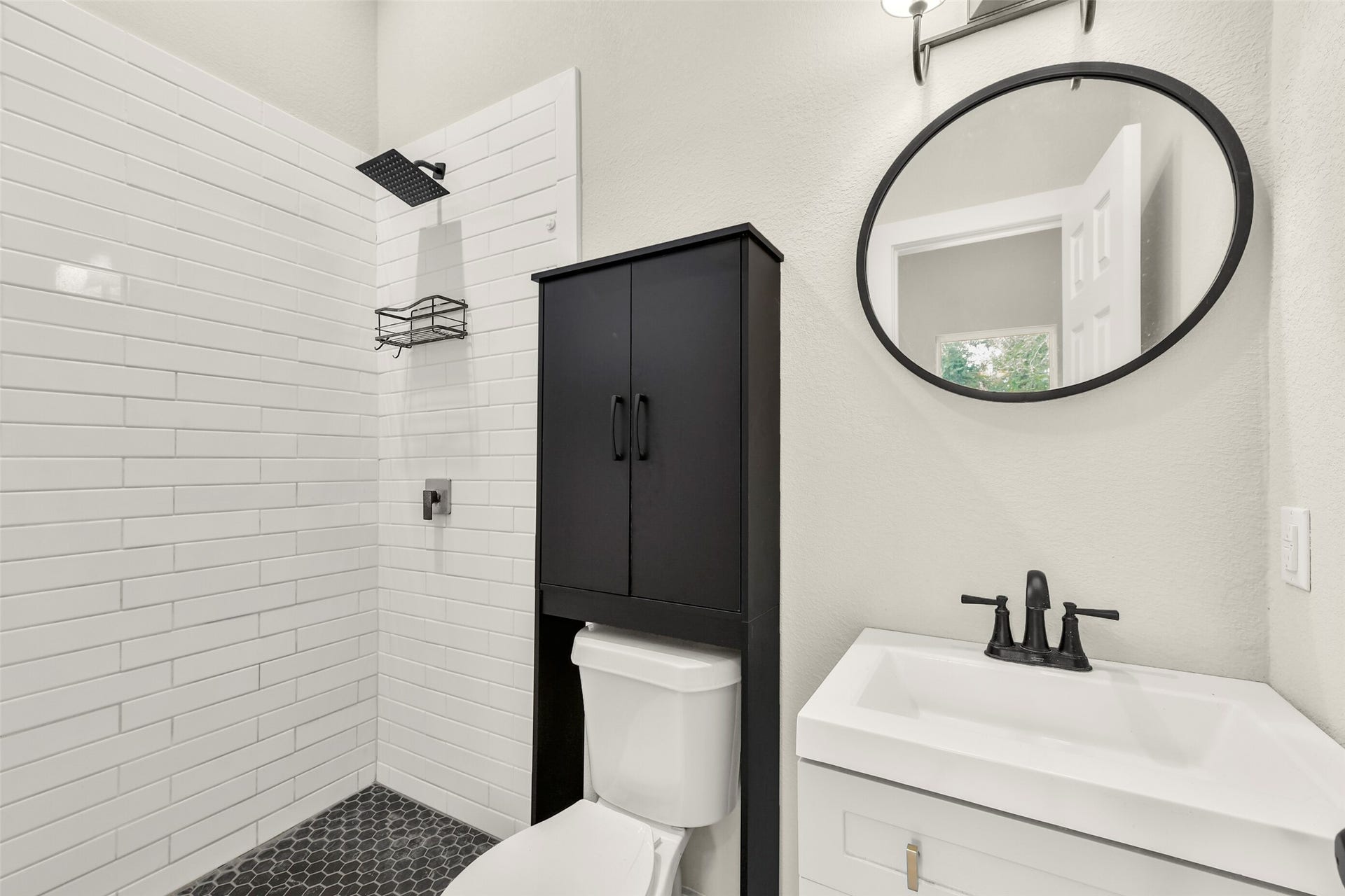 1621 W Sealy Street, Alvin, TX 77511