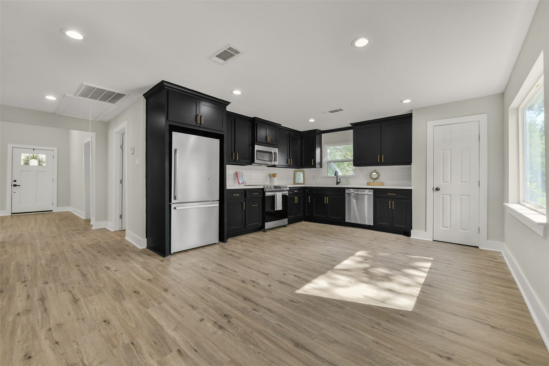 1621 W Sealy Street, Alvin, TX 77511