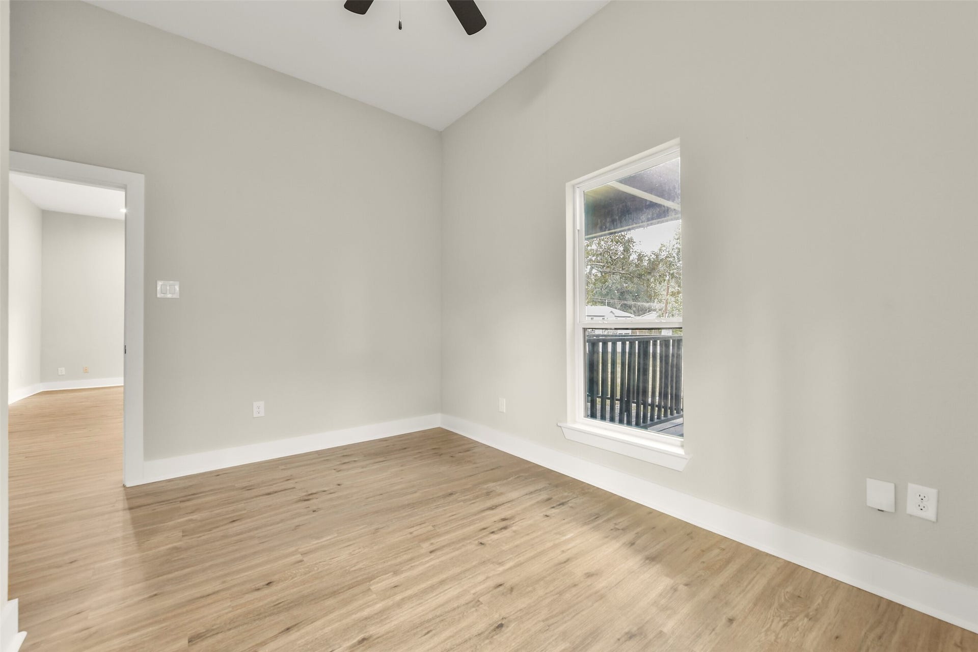 1621 W Sealy Street, Alvin, TX 77511