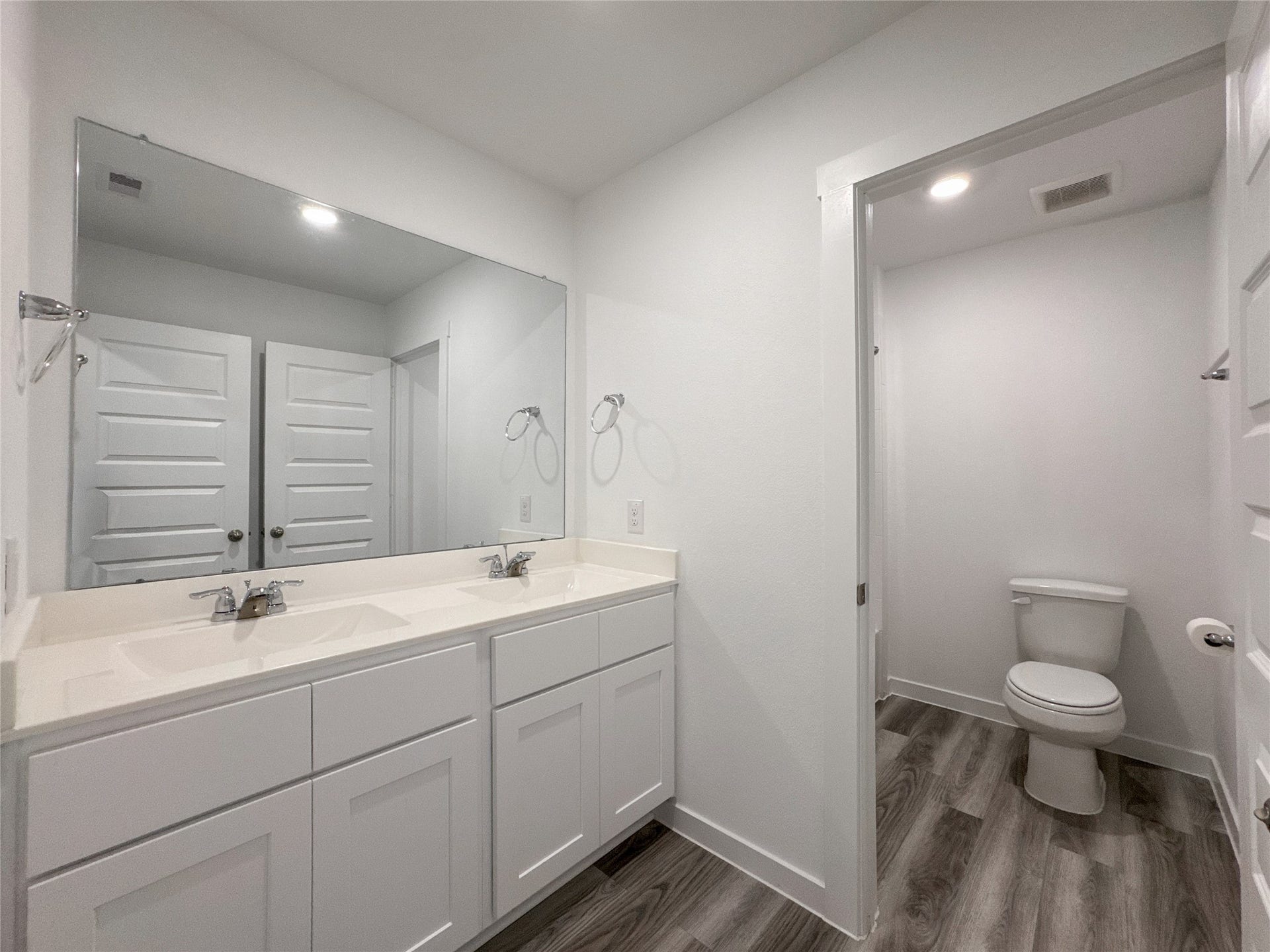 8706 Marlow Drive, Texas City, TX 77591 Confort Room near Front Door