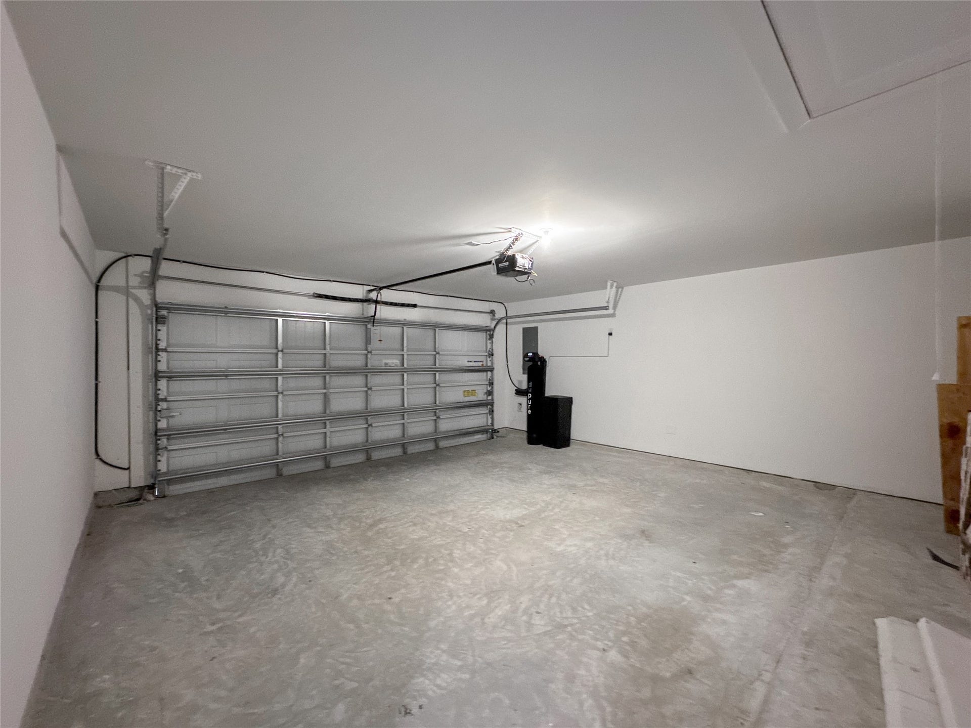 8706 Marlow Drive, Texas City, TX 77591 Garage