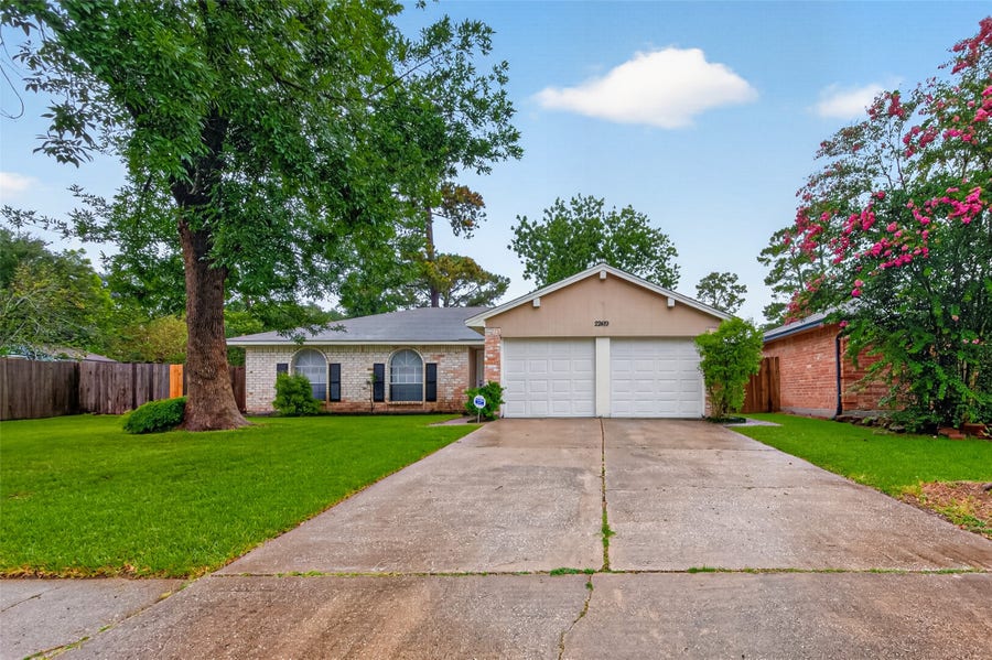 Property photo for 22419 Springgate Drive, Spring, TX