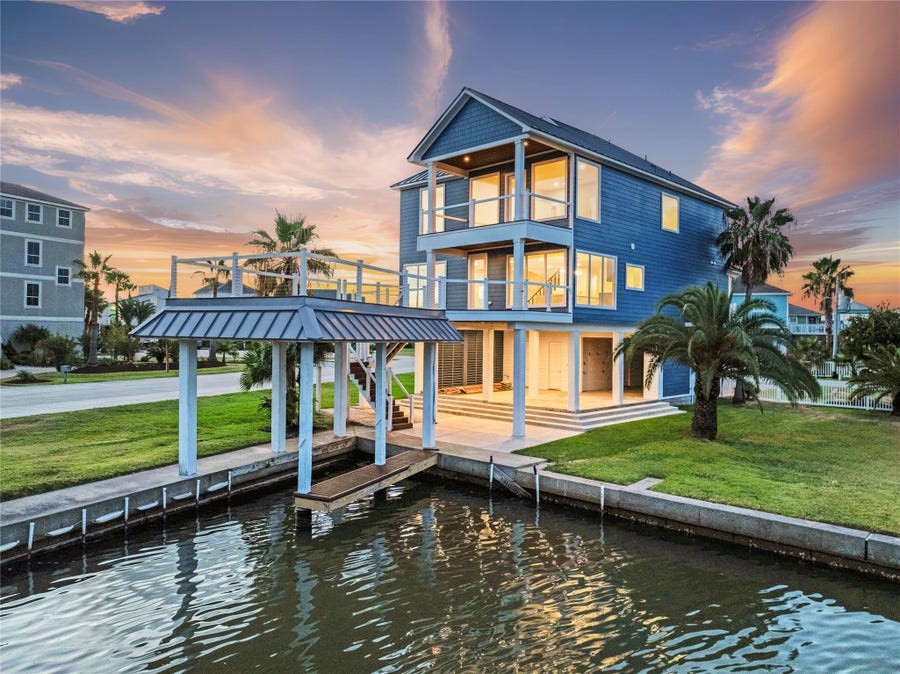 Property photo for 243 Bamaku Bend, Tiki Island, TX