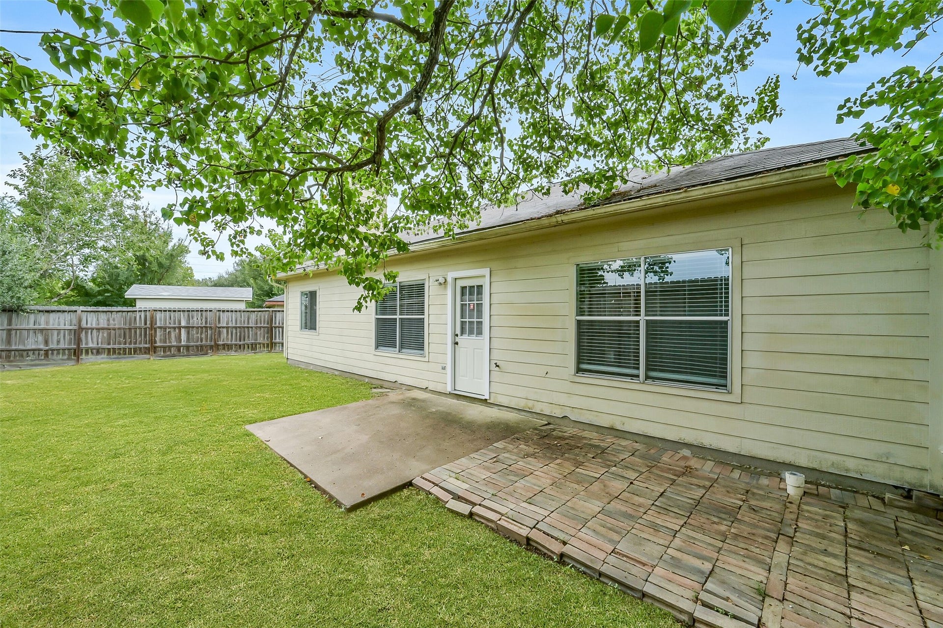 7002 Plaza Del Sol Drive, Houston, TX 77083 7002 Plaza Del Sol Drive, Houston, TX 77083