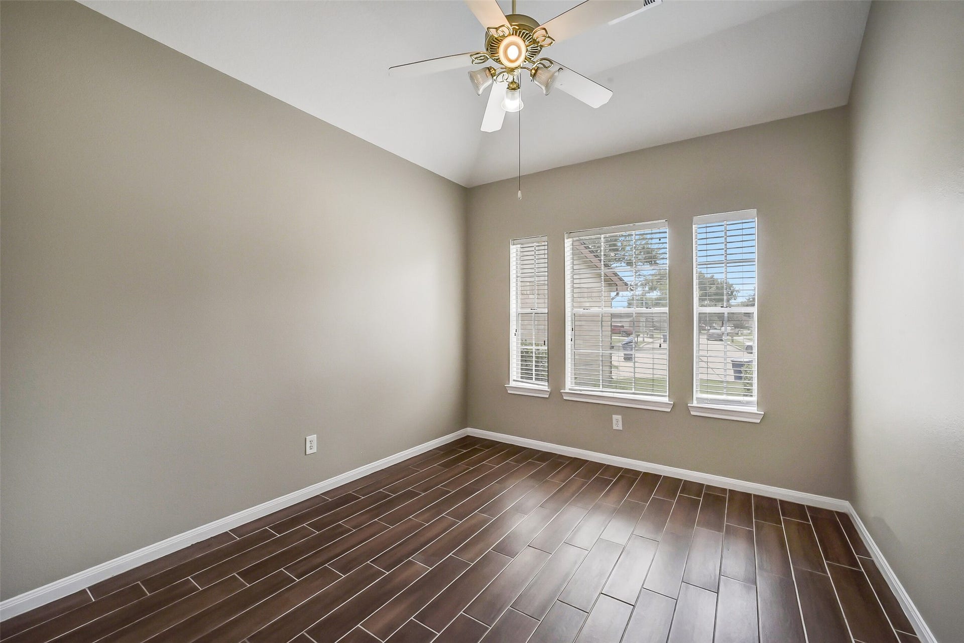 7002 Plaza Del Sol Drive, Houston, TX 77083 7002 Plaza Del Sol Drive, Houston, TX 77083