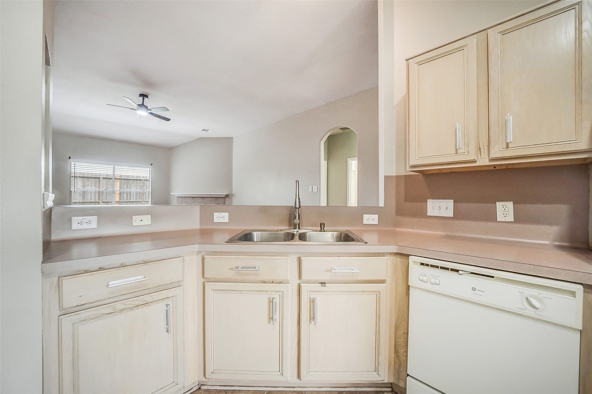 7002 Plaza Del Sol Drive, Houston, TX 77083 7002 Plaza Del Sol Drive, Houston, TX 77083