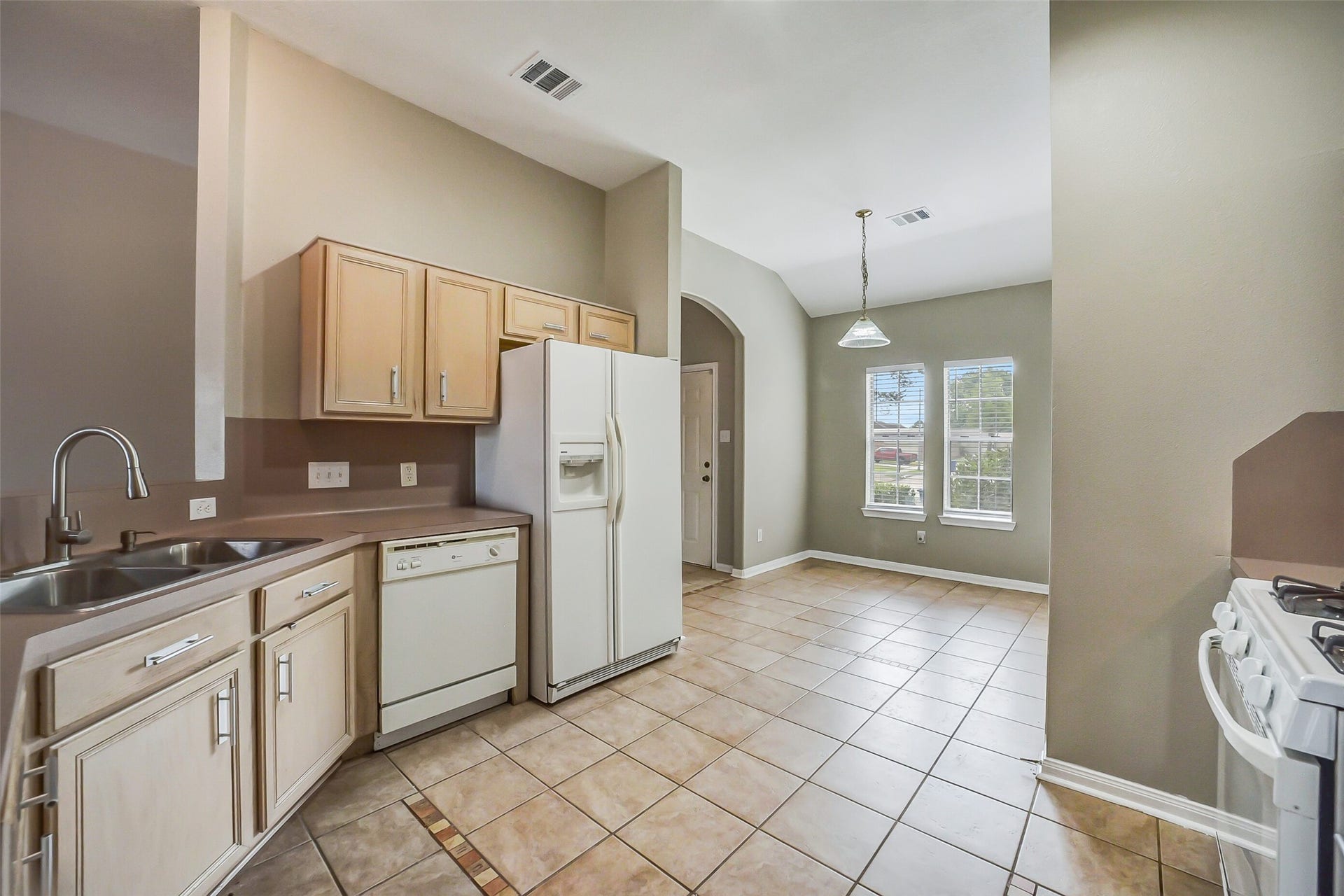 7002 Plaza Del Sol Drive, Houston, TX 77083 7002 Plaza Del Sol Drive, Houston, TX 77083