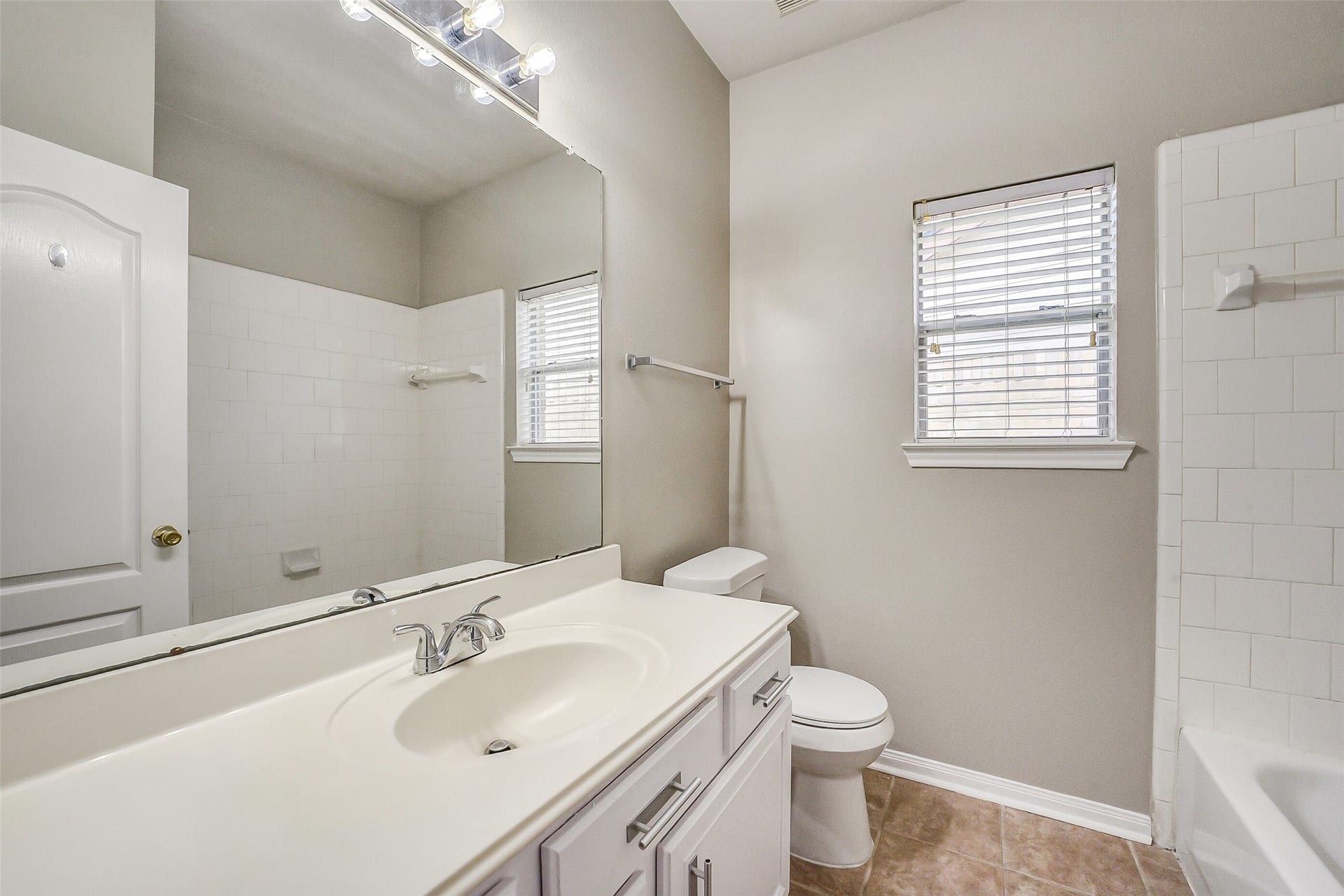 7002 Plaza Del Sol Drive, Houston, TX 77083 7002 Plaza Del Sol Drive, Houston, TX 77083