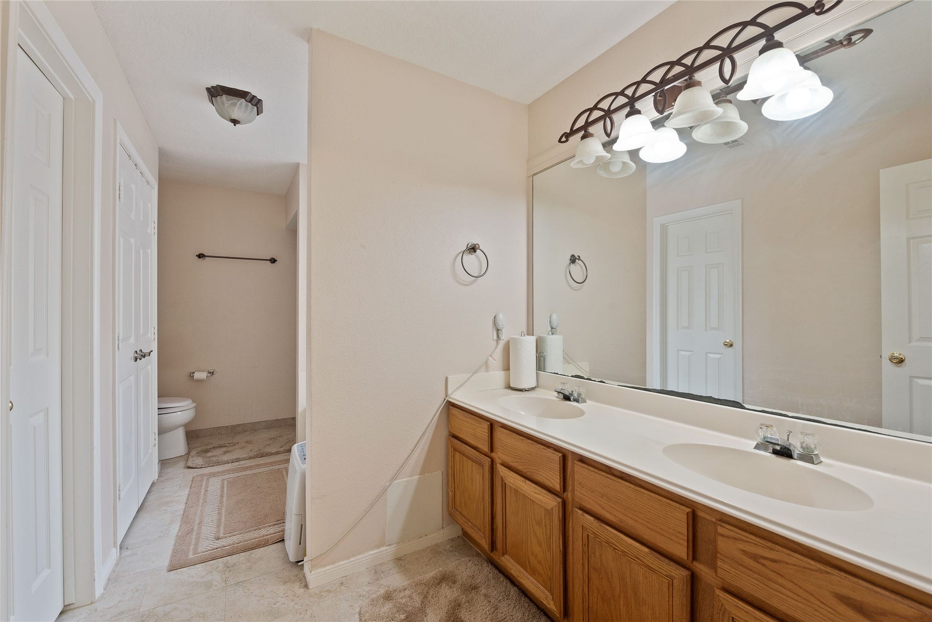 591 Mosswood Drive, Conroe, TX 77302 Primary Bathroom