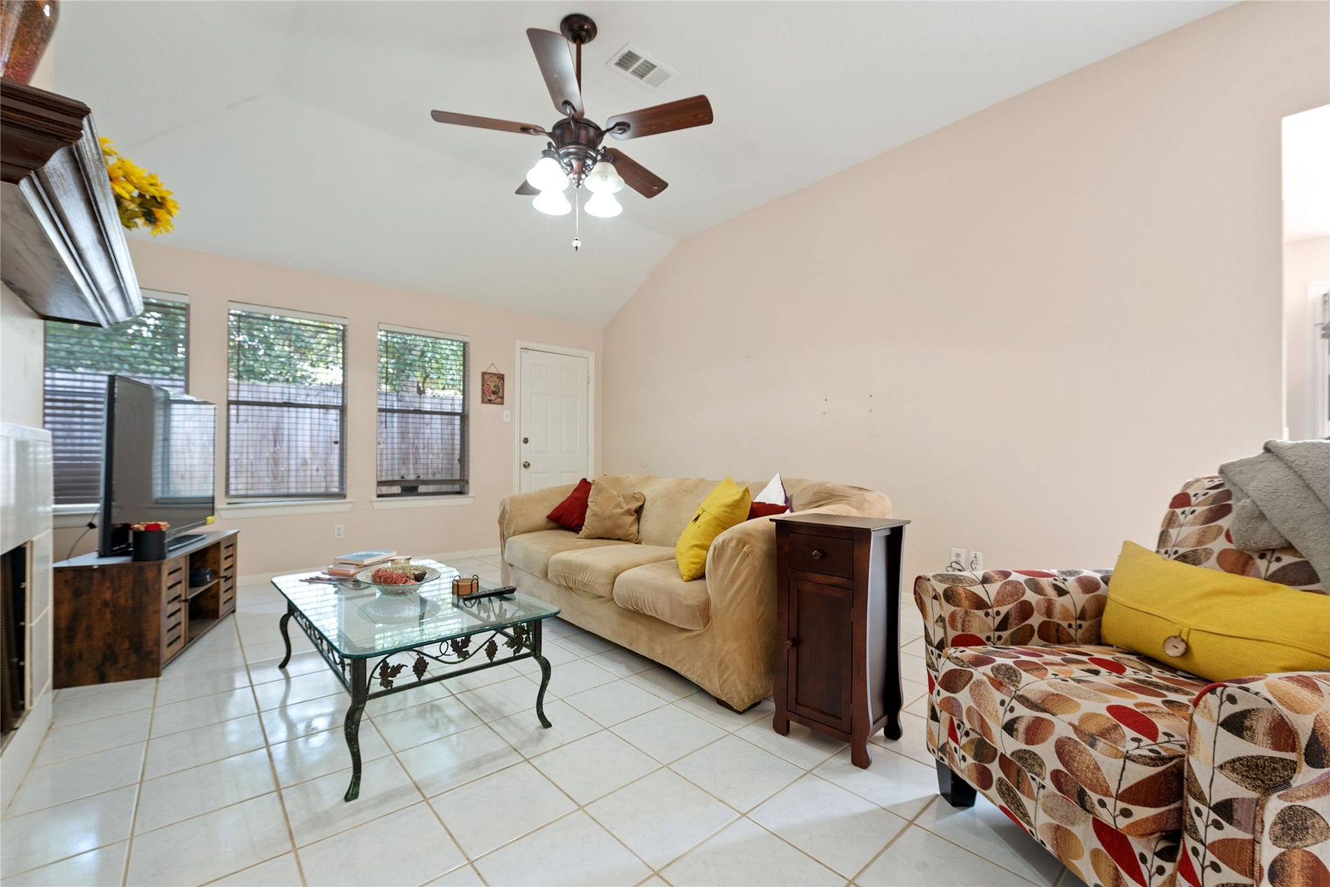 591 Mosswood Drive, Conroe, TX 77302 Living Room