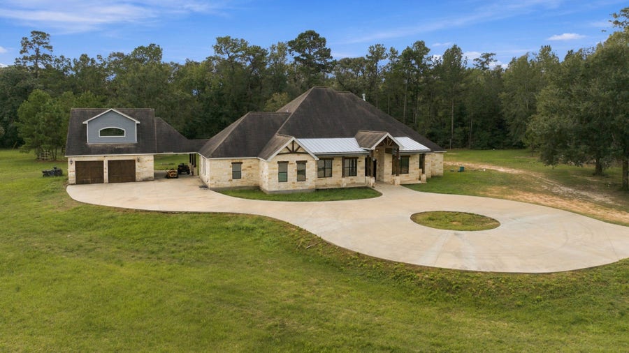 Property photo for 21247 Peach Bend, Cleveland, TX