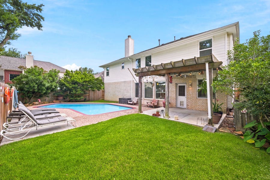 Property photo for 1323 Crystal Lake Circle E, Pearland, TX