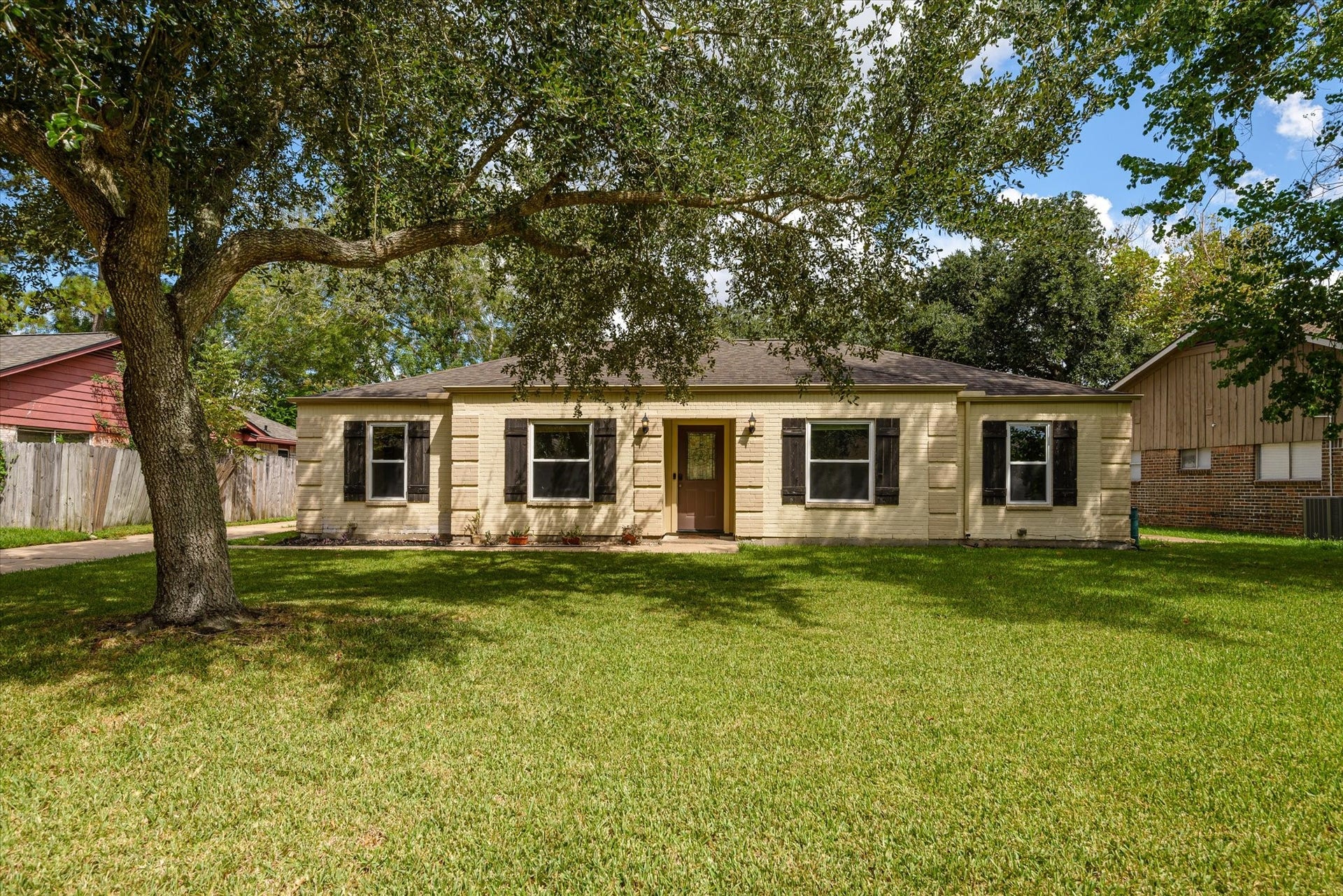 15811 Wandering Trail, Friendswood, TX 77546 Recently replaced HVAC system August 2026.