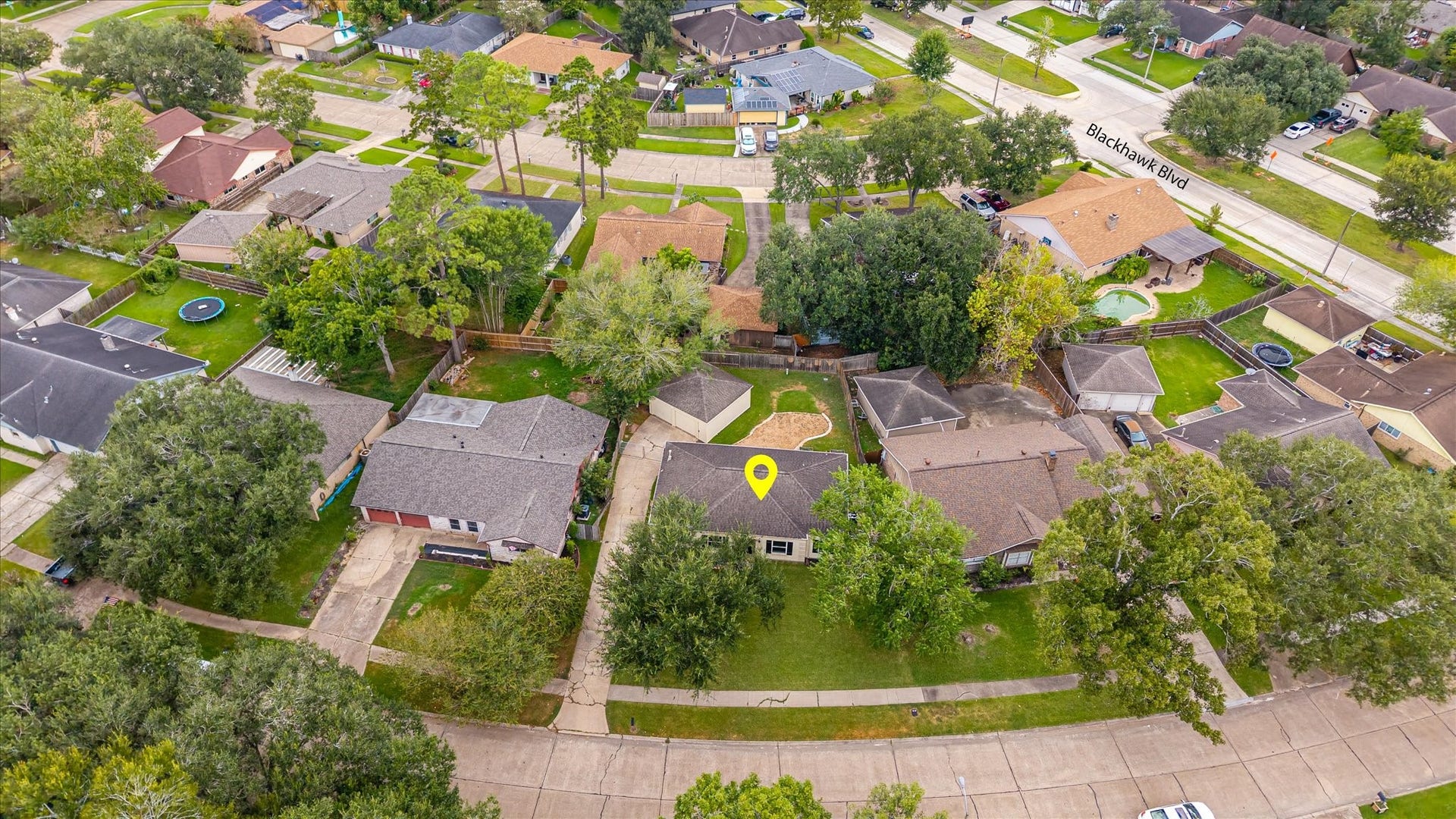15811 Wandering Trail, Friendswood, TX 77546 Minutes from CCISD schools.