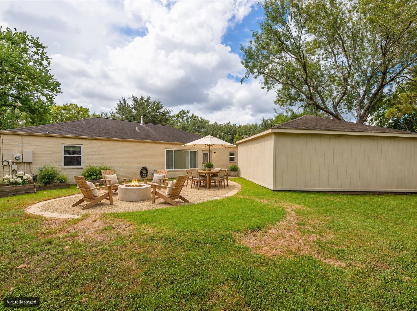 15811 Wandering Trail, Friendswood, TX 77546 Virtually staged.