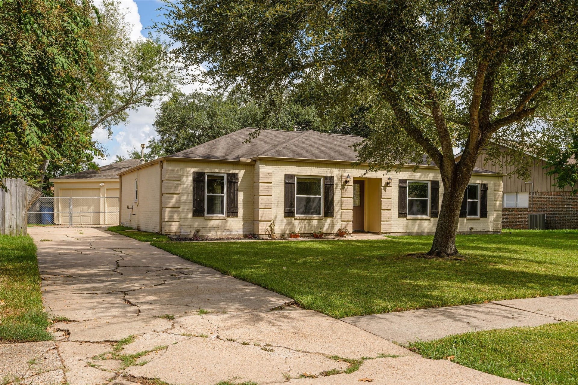 15811 Wandering Trail, Friendswood, TX 77546 Totally renovated home and turnkey ready for the new home owner.