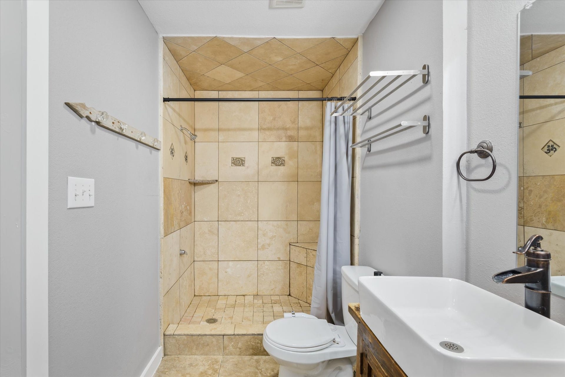 15811 Wandering Trail, Friendswood, TX 77546 Floor to ceiling tile shower.