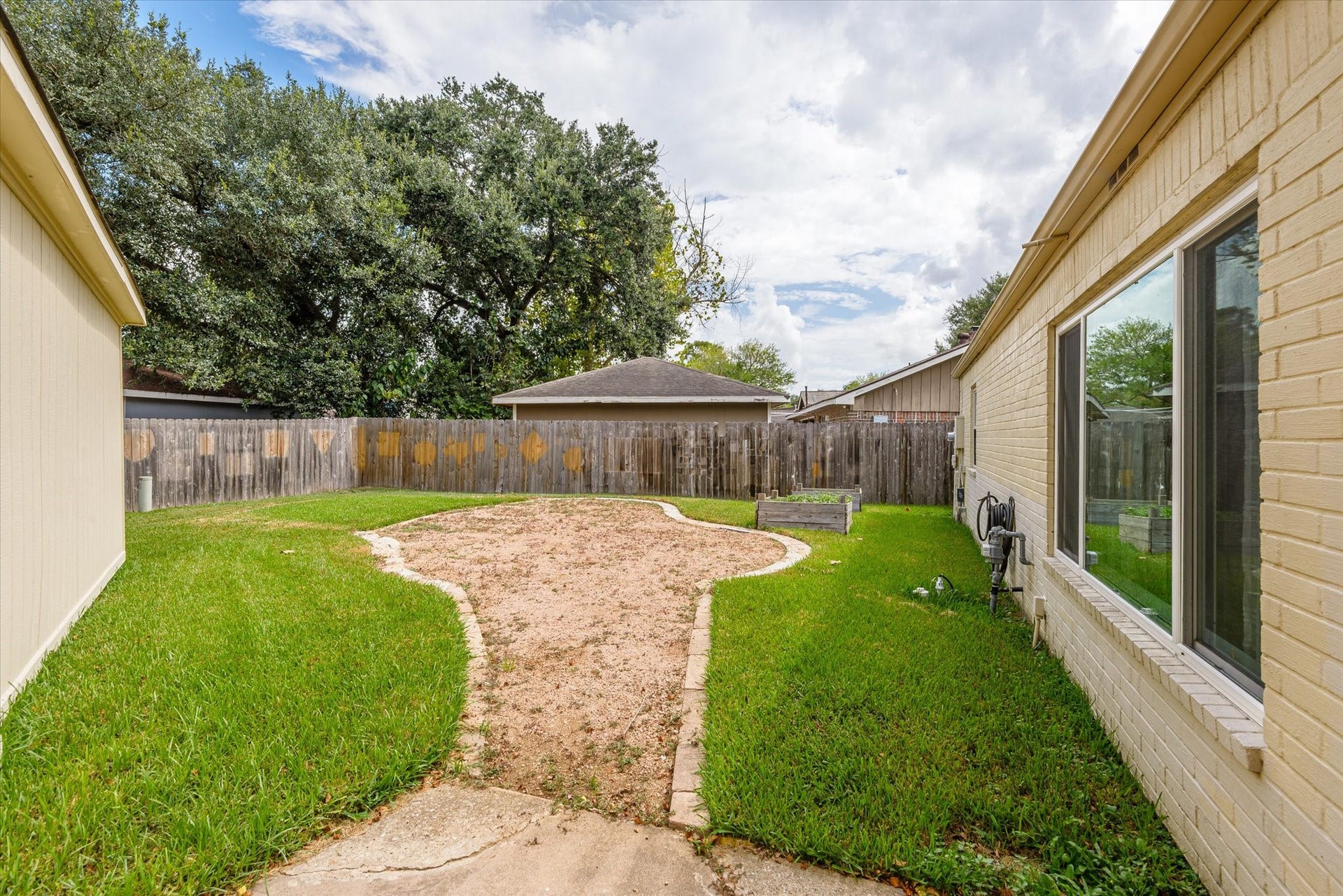 15811 Wandering Trail, Friendswood, TX 77546 Lots of green space available n fully fenced backyard.