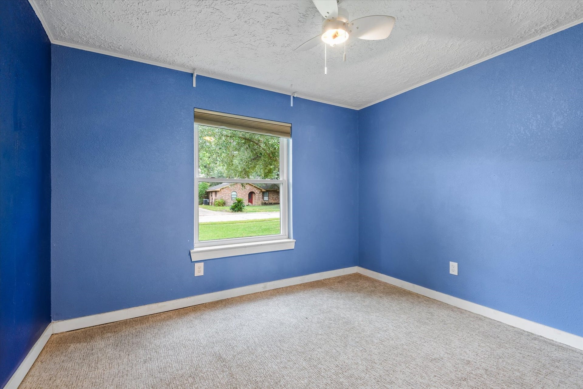 15811 Wandering Trail, Friendswood, TX 77546 Secondary bedroom.