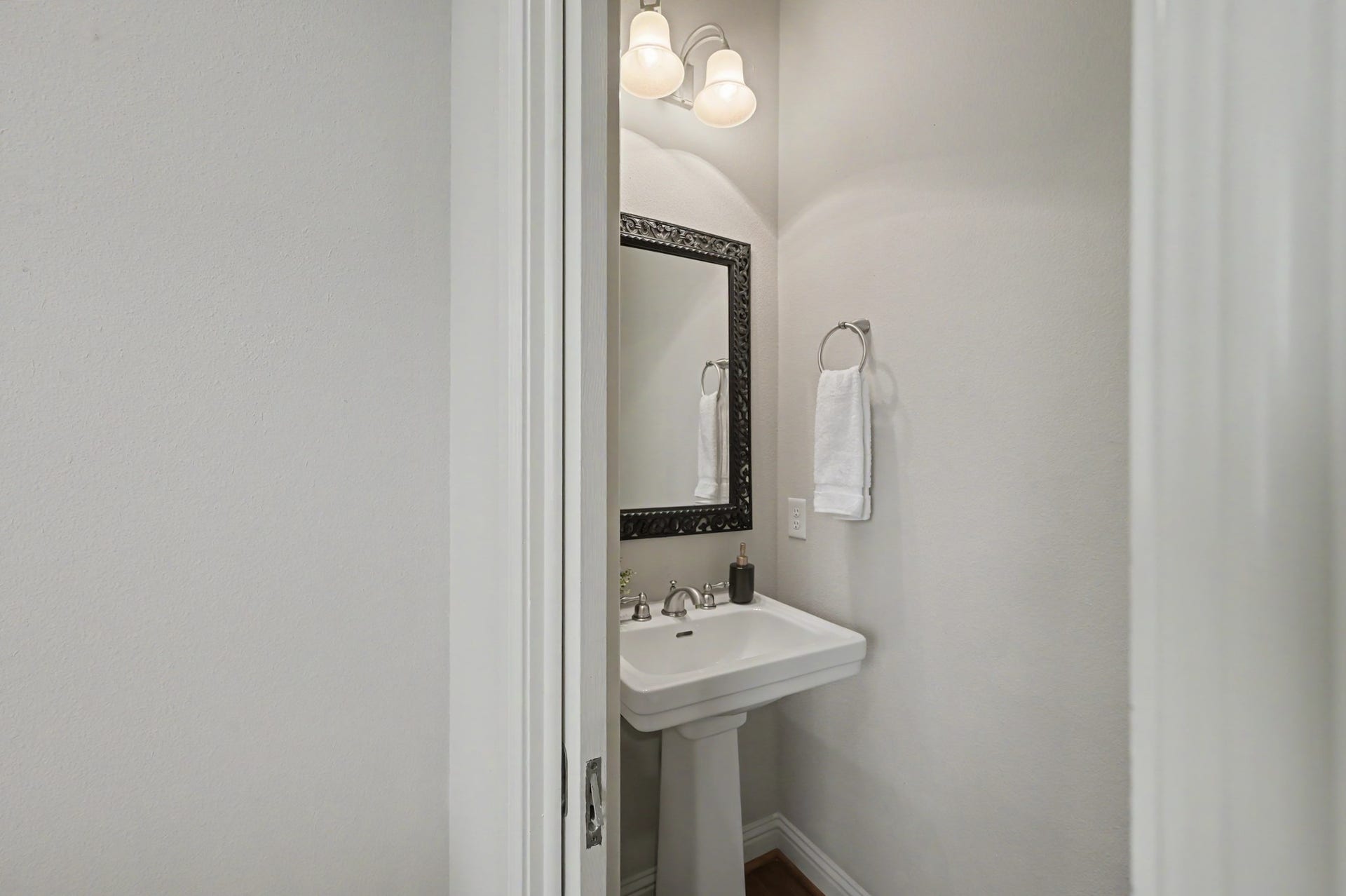 5213 Eigel Street, #B, Houston, TX 77007 5213 Eigel Street, #B, Houston, TX 77007