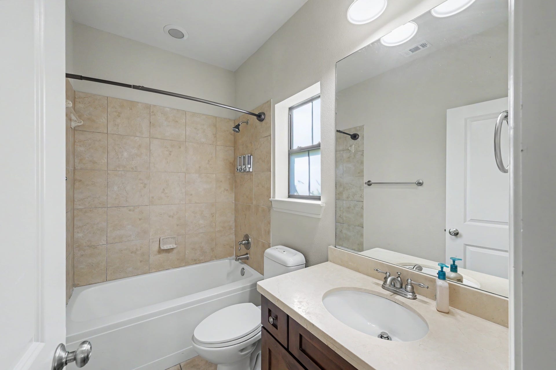 5213 Eigel Street, #B, Houston, TX 77007 5213 Eigel Street, #B, Houston, TX 77007