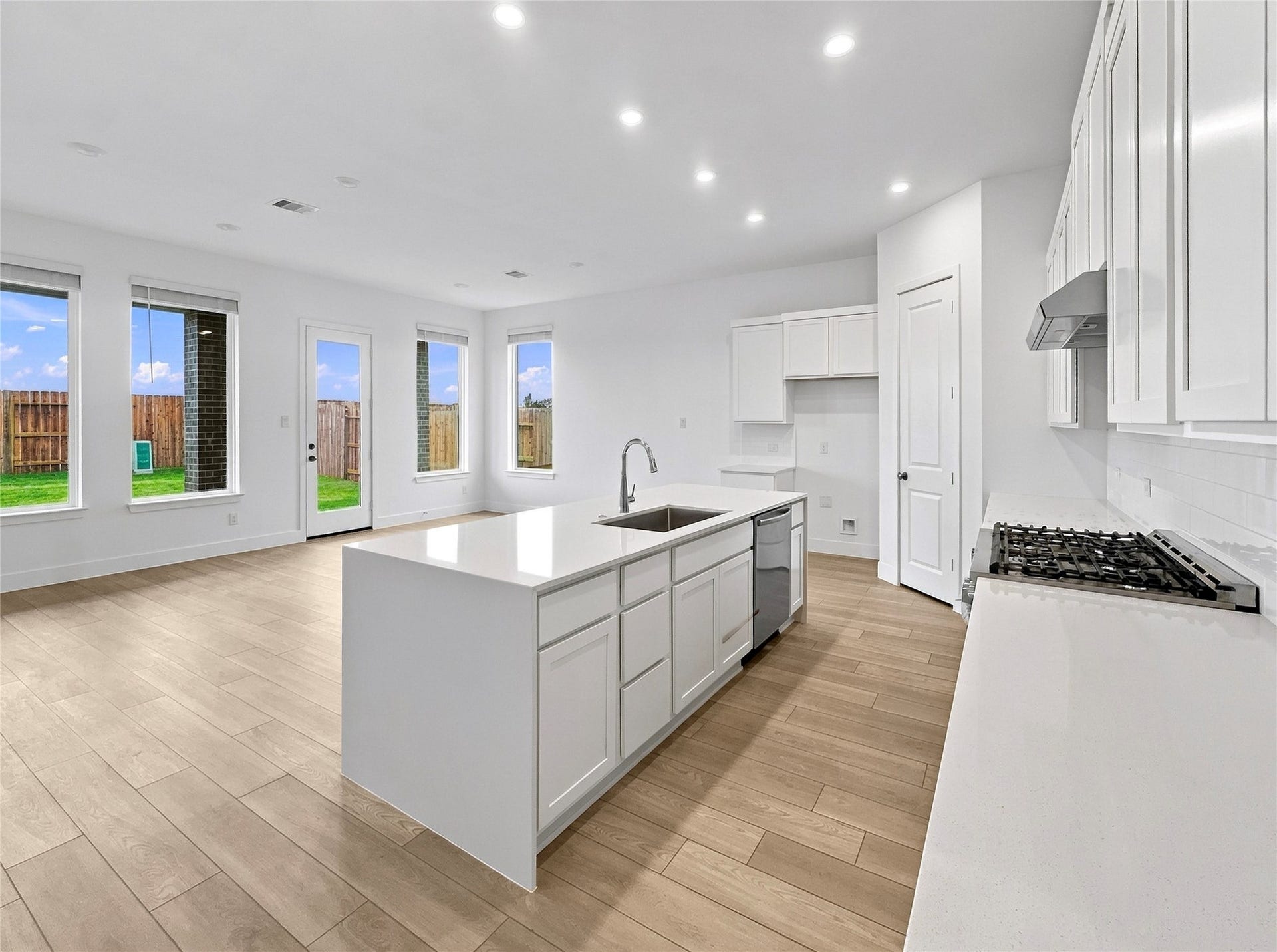 26607 Golden Heather Lane, Katy, TX 77493 White shaker cabinets and subway tile backsplash