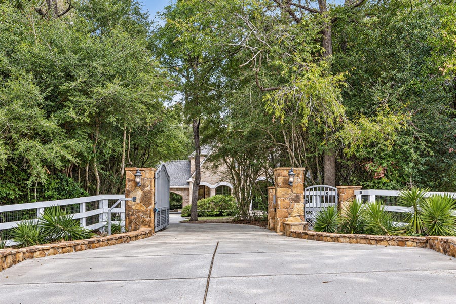 Property photo for 19802 Sapphire Circle, Magnolia, TX