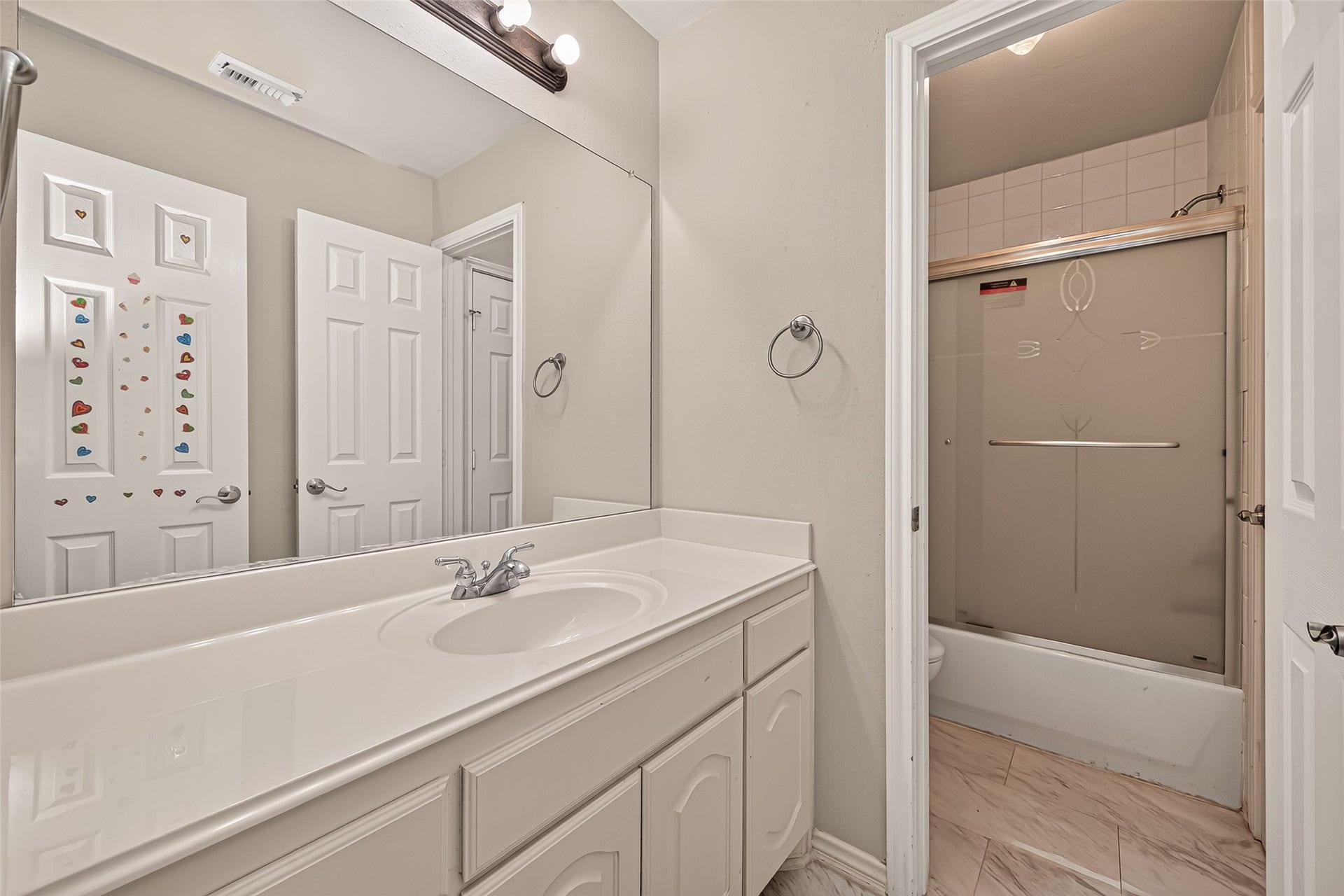 10335 Sablebrook Lane, Houston, TX 77095 Bathroom