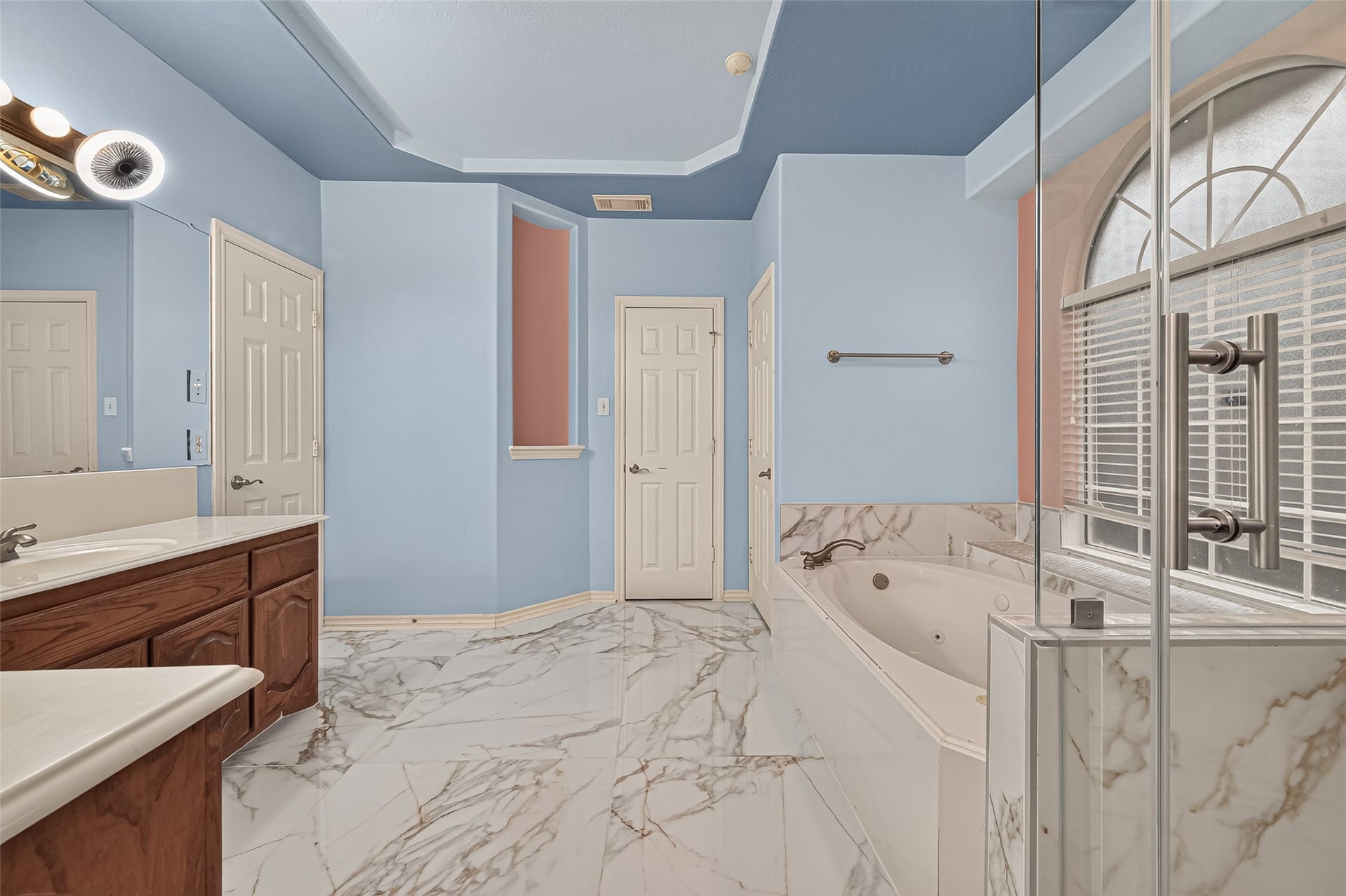 10335 Sablebrook Lane, Houston, TX 77095 Master Bathroom