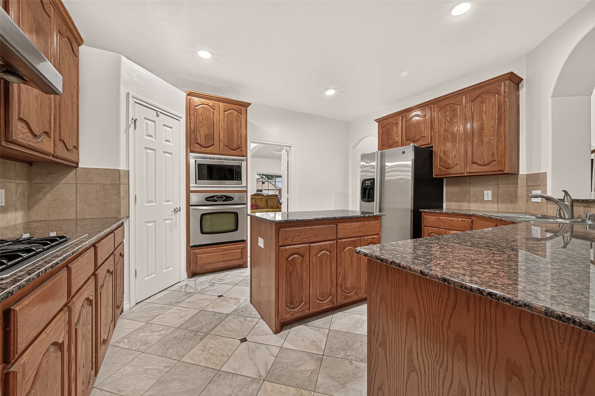 10335 Sablebrook Lane, Houston, TX 77095 Kitchen