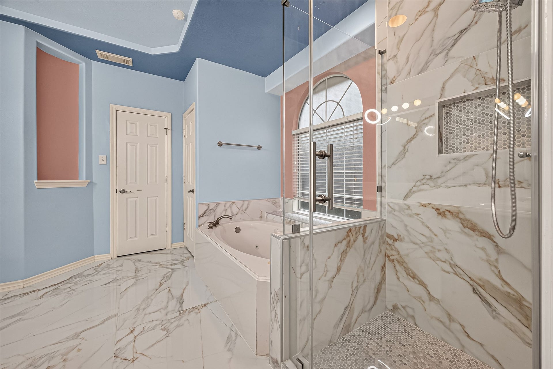 10335 Sablebrook Lane, Houston, TX 77095 Master Bathroom
