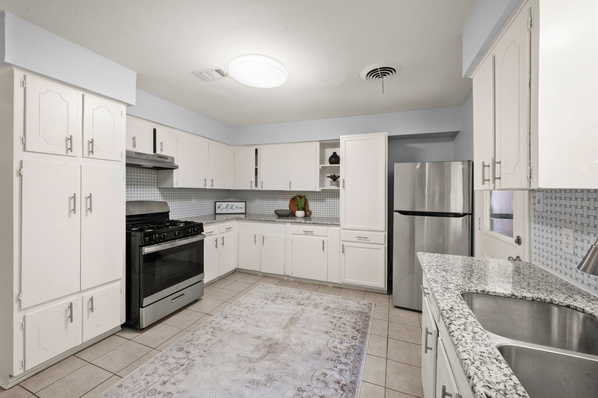 4326 Akard Street, Houston, TX 77047 4326 Akard Street, Houston, TX 77047