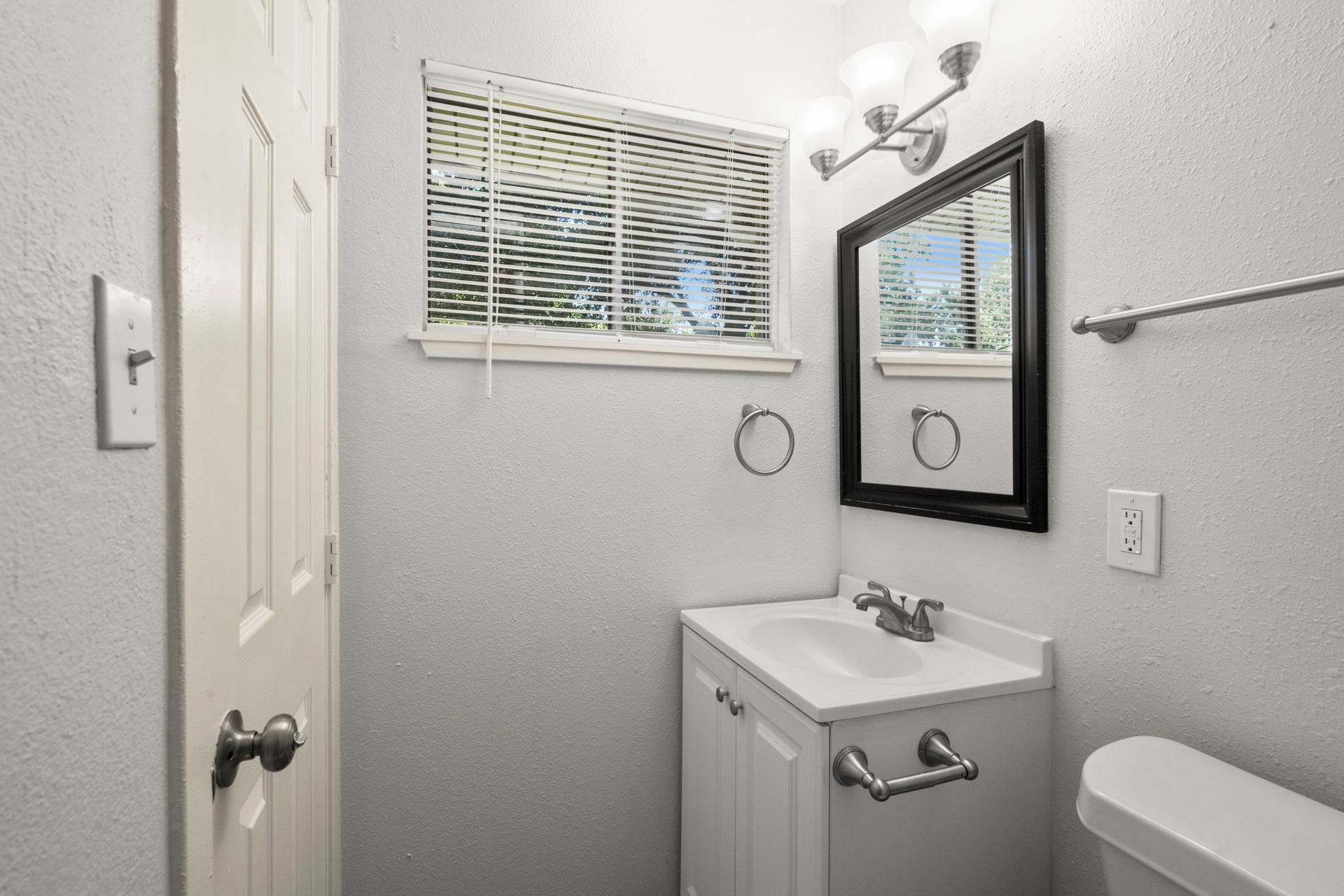 4326 Akard Street, Houston, TX 77047 4326 Akard Street, Houston, TX 77047