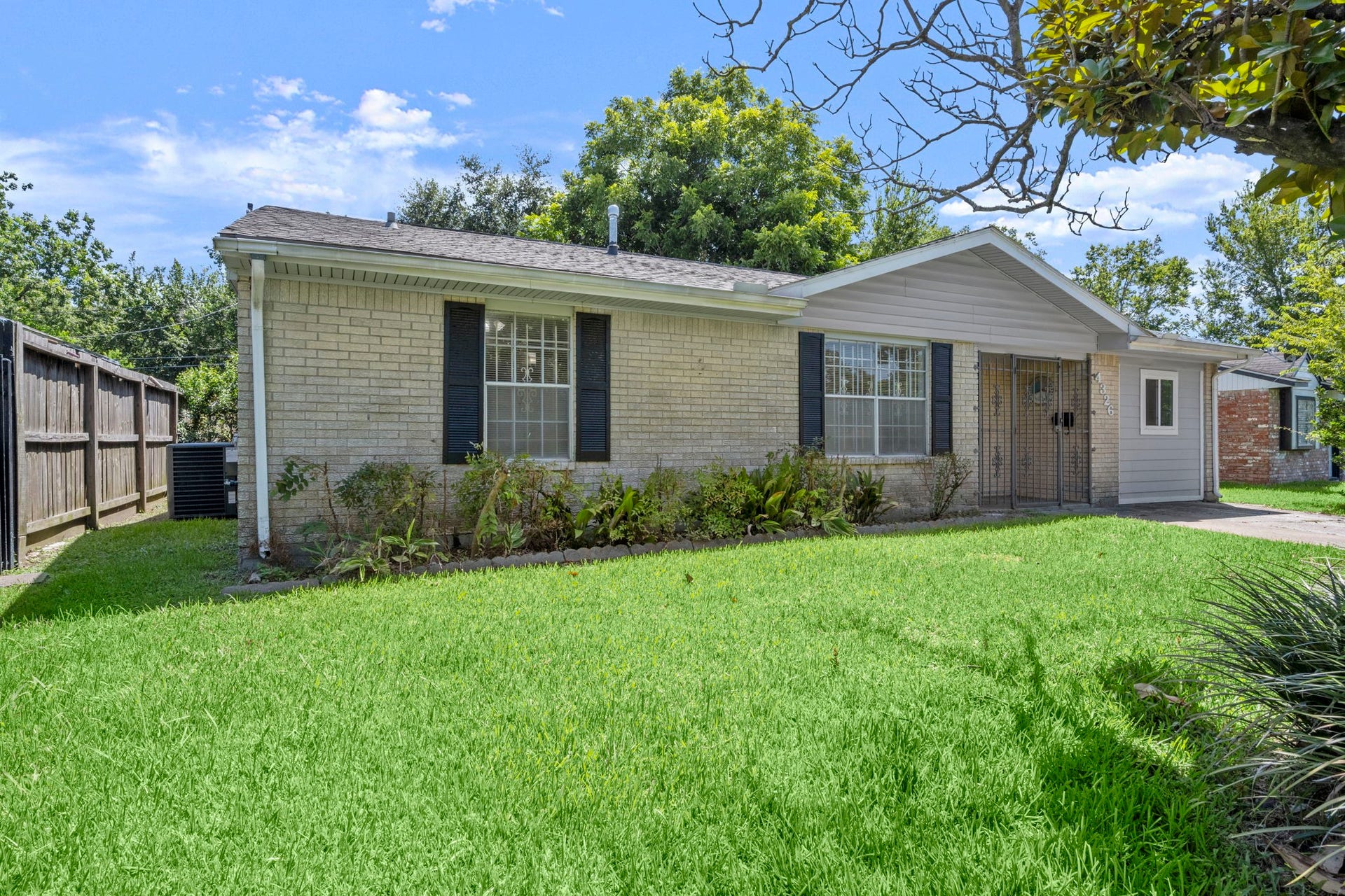 4326 Akard Street, Houston, TX 77047 4326 Akard Street, Houston, TX 77047